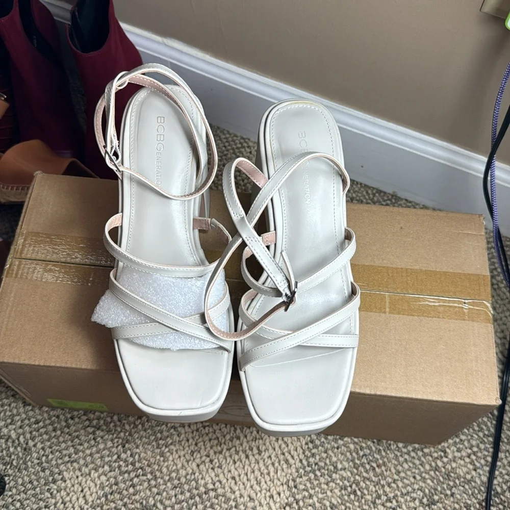 NWOT - • BCBGeneration • Women's Sandi Sandal, Stone, Size 9 - FABULOUS! 🤩